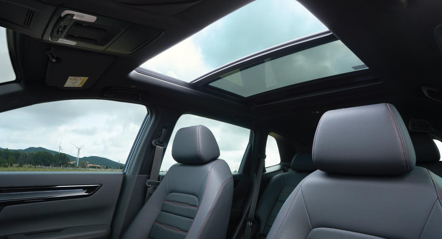Cửa sổ trời honda CR-V e:HEV RS